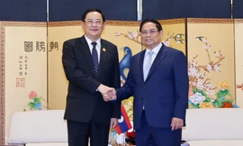Thủ tướng Phạm Minh Chính gặp Thủ tướng Lào Sonexay Siphandone