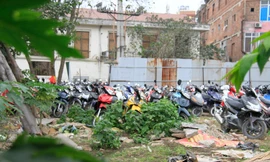 'Đột nhập' bãi gửi xe tự phát quanh bến Mỹ Đình