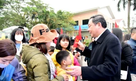 Những chuyến xe miễn phí đưa hơn nghìn công nhân về quê đón tết