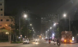 Bật thêm đèn, tuyến đường trăm tỷ giữa Thủ đô 'bừng sáng'