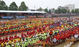 Hoành tráng đêm khai mạc Lễ hội Ok Om Bok - Đua ghe Ngo tỉnh Sóc Trăng