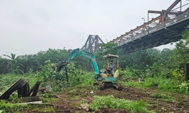 Hà Nội xử lý các trường hợp lấn chiếm ven sông Hồng