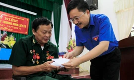 Báo Tiền Phong tặng quà 4 trung tâm điều dưỡng thương binh