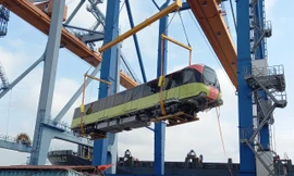Hà Nội: Đoàn tàu thứ ba metro Nhổn – Ga Hà Nội về đến Việt Nam