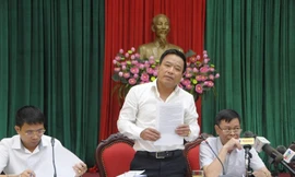 Ông Võ Tiến Hùng trao đổi tại hội nghị. Ảnh: TV