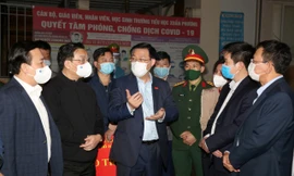 Bí thư Vương Đình Huệ kiểm tra đột xuất việc phòng chống dịch COVID-19