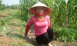 Người đàn bà đi trên hai tay