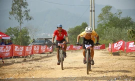 Hơn 300 VĐV tranh tài tại giải đua xe đạp địa hình ở Hòa Bình