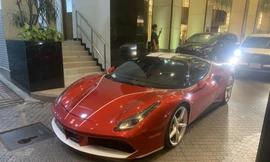 Siêu xe Ferrari 488 GTB tái xuất sau hơn một năm tông đổ cây tại Hà Nội