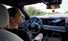 Xe BMW sẽ tích hợp tính năng chuyển làn bằng mắt