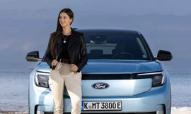 Tài xế nữ cùng Ford Explorer điện lập kỷ lục đi vòng quanh thế giới