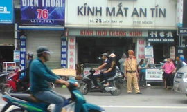 Nam thanh niên chết gục trên xe máy