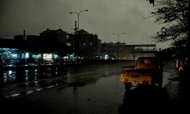 Hạ Long đột ngột chìm trong màn đêm lúc... 9h sáng