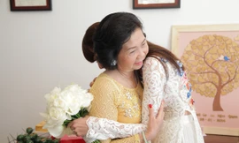 Ngọc Quyên rưng rưng trong ngày cưới