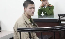 Đang ngủ trưa, bị hàng xóm lôi ra vườn hiếp dâm