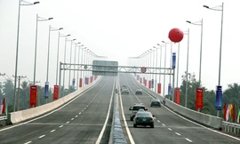 Cao tốc TP HCM - Long Thành bị lún