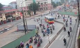 Đường Trường Chinh mở rộng bị nắn cong nhìn từ trên cao. Ảnh: Thanh Niên