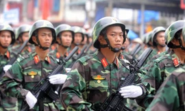 Quân đội diễn tập diễu binh trên đường phố Điện Biên