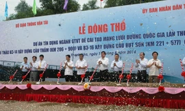 Lãnh đạo Bộ GTVT và UBND tỉnh Thanh Hoá thực hiện nghi lễ động thổ