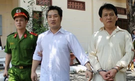 Hai tiếp viên quán nhậu bị hiếp dâm trong khách sạn
