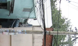 Sửa mái nhà, bị điện cao thế giật chết