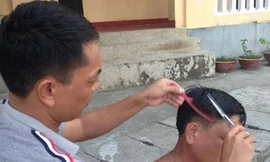 Bộ đội Trường Sa khó cắt tóc 3 phân vì... thiếu tông đơ