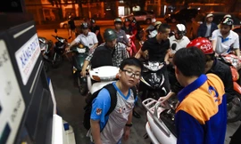 10 ngày tăng giá 2 lần, xăng tiếp tục tăng trên mức kỷ lục.