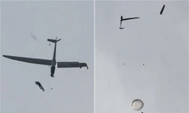 Máy bay đâm nhau vỡ tan từng mảnh trên không