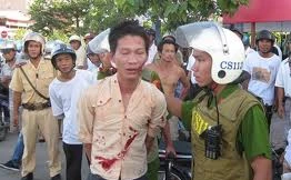 Vi phạm giao thông, anh năn nỉ xin, em vác dao chém