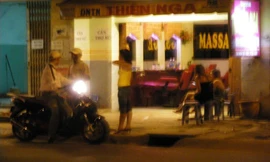 Tạm giữ 4 đối tượng đòi bảo kê tụ điểm massage