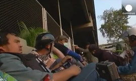 Súng nổ hơn 1 giờ tại Bangkok, 7 người bị thương