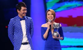 Mỹ Tâm nhận cúp 'Nghệ sĩ xuất sắc Đông Nam Á'