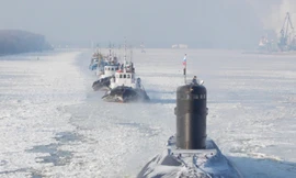 Tàu ngầm Kilo thứ hai vượt băng về Việt Nam