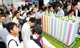 Đông đảo khách hàng tìm hiểu dự án 8X Plus Hưng Thịnh