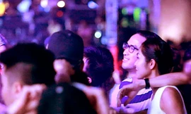 Vợ chồng Tăng Thanh Hà hào hứng với nhạc điện tử