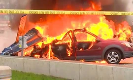 Trực thăng rơi giữa phố, bốc cháy ngùn ngụt