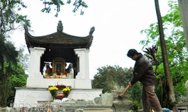 Đập bỏ bình phong có hình 'quái thú' ở lăng Ngô Quyền