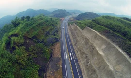 Phong cảnh kỳ vĩ trên tuyến cao tốc Nội Bài - Lào Cai