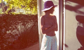 Mỹ nhân 'Transfomer 3' gợi cảm trong nắng mai