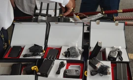 Bắt vụ vận chuyển vũ khí, máy phá sóng tại Tân Sơn Nhất