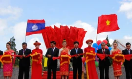 Cắt băng khánh thành Cửa khẩu Quốc tế La Lay. Ảnh: H.Thành
