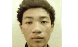 Vào nhà vệ sinh nữ trộm iPhone 5