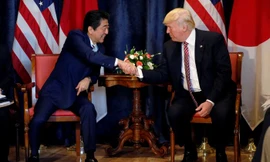 Tổng thống Mỹ Donald Trump và Thủ tướng Nhật Bản Shinzo Abe tại cuộc gặp song phương sáng 26/5.