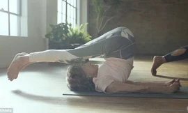 Cụ bà 98 tuổi - giáo viên yoga già nhất thế giới