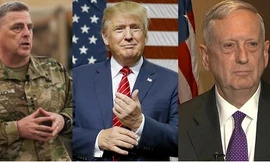 Tướng Mark Milley (trái), Tổng thống Mỹ Donald Trump (giữa) và Tướng James Mattis.