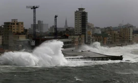 Trước khi đổ bộ Mỹ, siêu bão Irma làm chao đảo Cuba