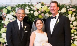 Ông Obama làm phù rể cho trợ lý thân cận. Ảnh: Twitter