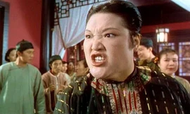 Cố diễn viên Lỗ Phân hoá thân vào vai tú bà trong Quan Xẩm Lốc Cốc.