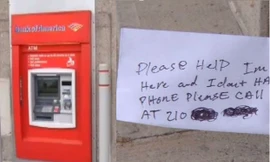 Chốt ATM, nơi nhân viên ngân hàng Ngân hàng Bank of America bị mắc kẹt và tờ giấy cầu cứu của anh. Ảnh: Fox8