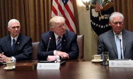 Từ trái sang: Phó Tổng thống Mỹ Mike Pence, Tổng thống Mỹ Donald Trump và Ngoại trưởng Mỹ Rex Tillerson. 